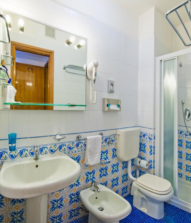 Hotel Ariston بيبيوني الغرفة الصورة